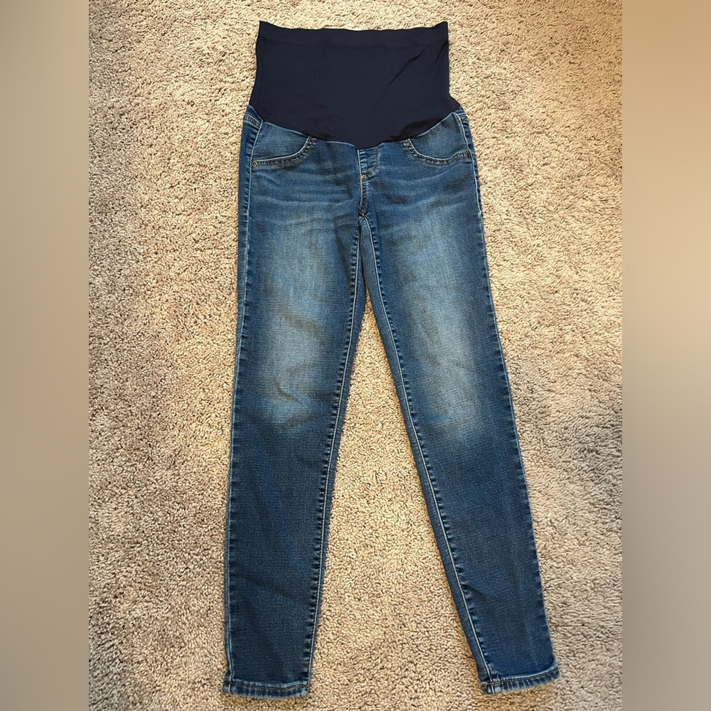 A glow size 2 maternity jegging dark wash
